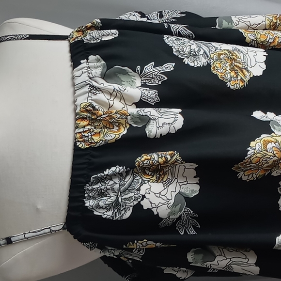 Indulge Floral off shoulder Blouse - Picture 11 of 13